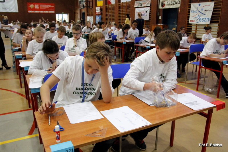 Matematyczny rekord w SP 13 (zdjęcia i film)
