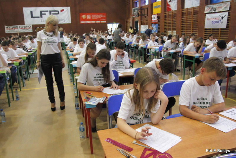 Matematyczny rekord w SP 13 (zdjęcia i film)