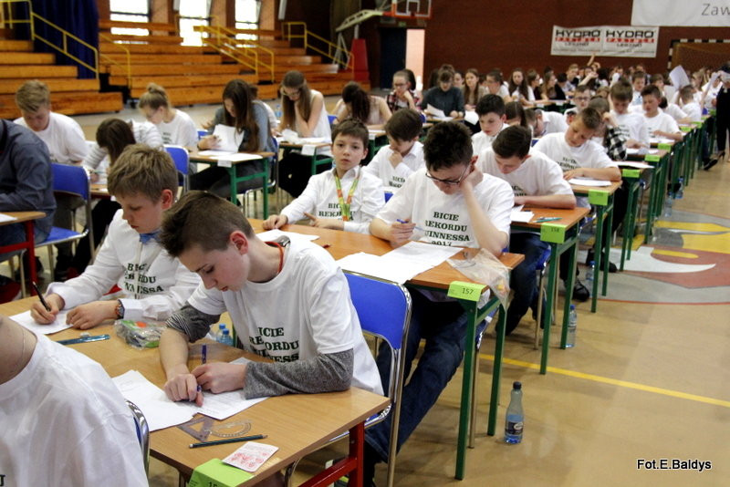 Matematyczny rekord w SP 13 (zdjęcia i film)