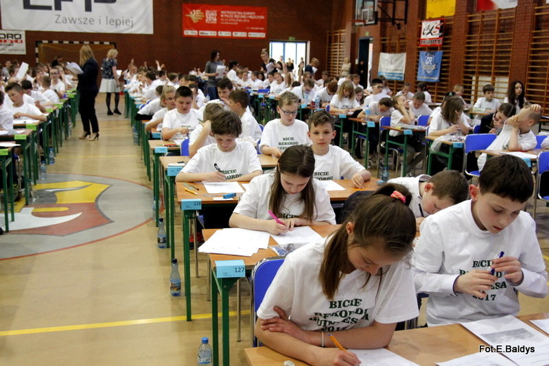 Matematyczny rekord w SP 13 (zdjęcia i film)