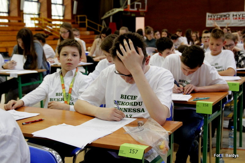 Matematyczny rekord w SP 13 (zdjęcia i film)