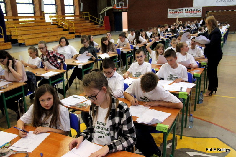 Matematyczny rekord w SP 13 (zdjęcia i film)