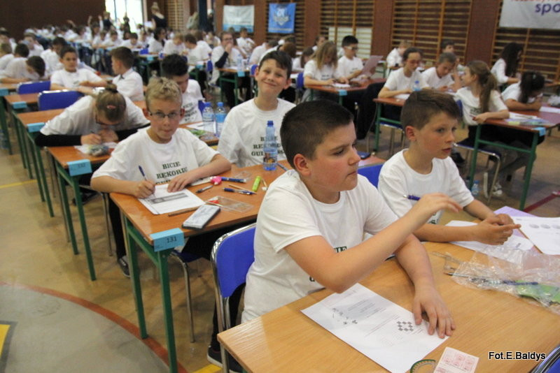 Matematyczny rekord w SP 13 (zdjęcia i film)