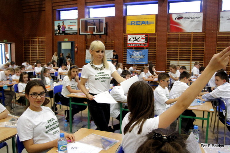 Matematyczny rekord w SP 13 (zdjęcia i film)