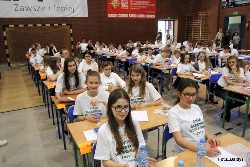 Matematyczny rekord w SP 13 (zdjęcia i film)