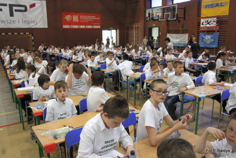 Matematyczny rekord w SP 13 (zdjęcia i film)