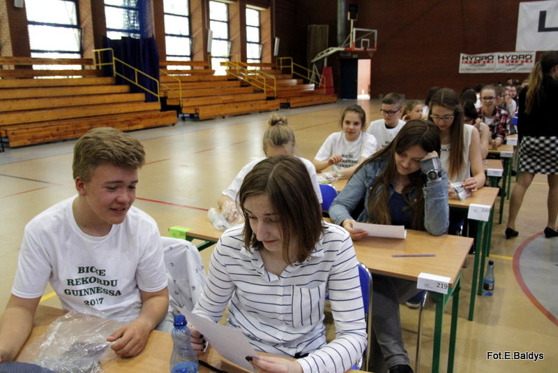 Matematyczny rekord w SP 13 (zdjęcia i film)