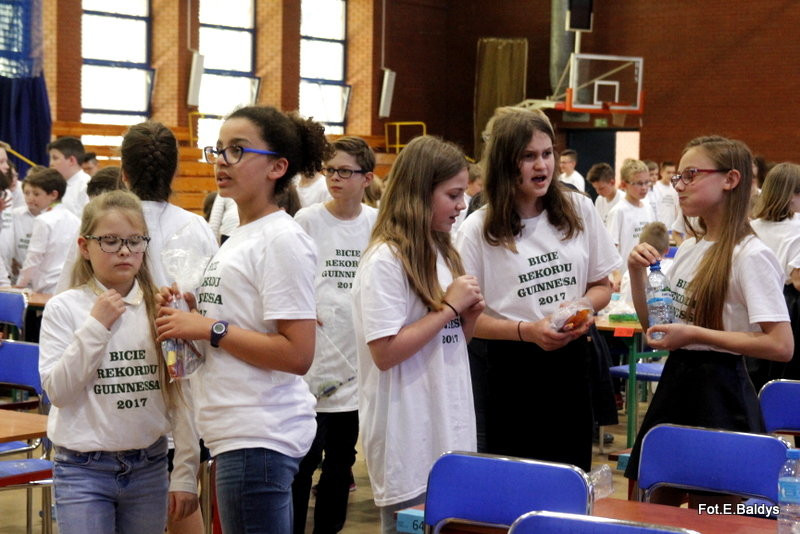 Matematyczny rekord w SP 13 (zdjęcia i film)