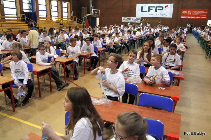 Matematyczny rekord w SP 13 (zdjęcia i film)