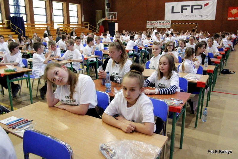 Matematyczny rekord w SP 13 (zdjęcia i film)