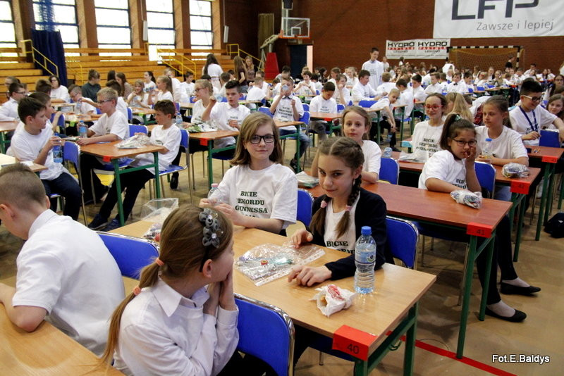 Matematyczny rekord w SP 13 (zdjęcia i film)