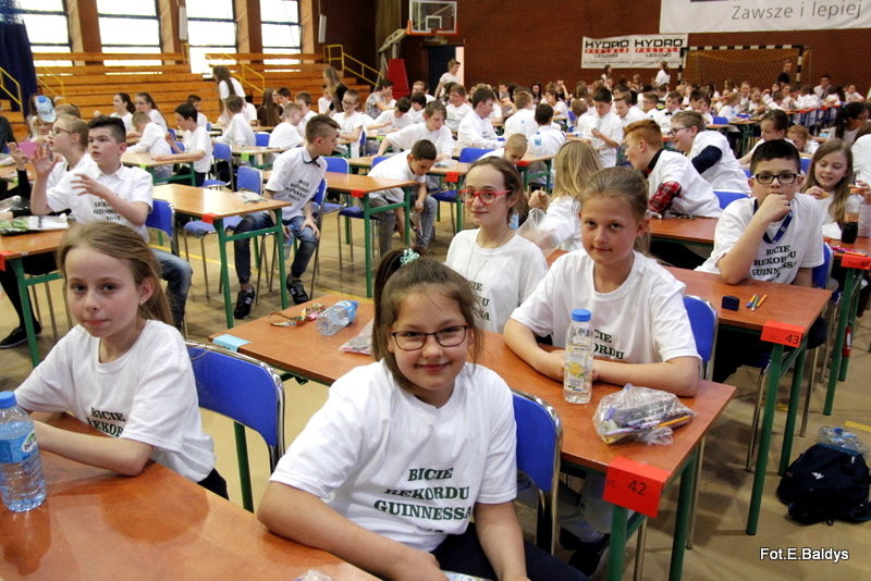 Matematyczny rekord w SP 13 (zdjęcia i film)