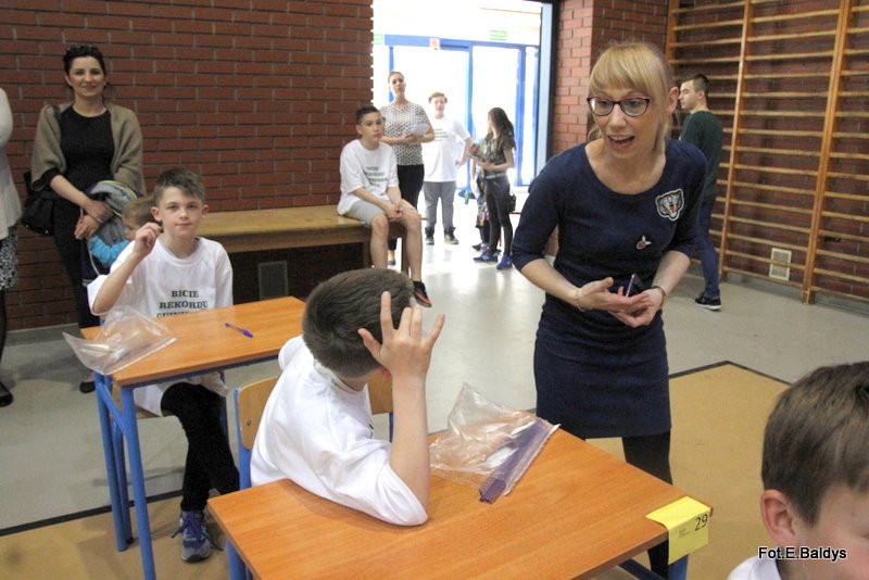 Matematyczny rekord w SP 13 (zdjęcia i film)