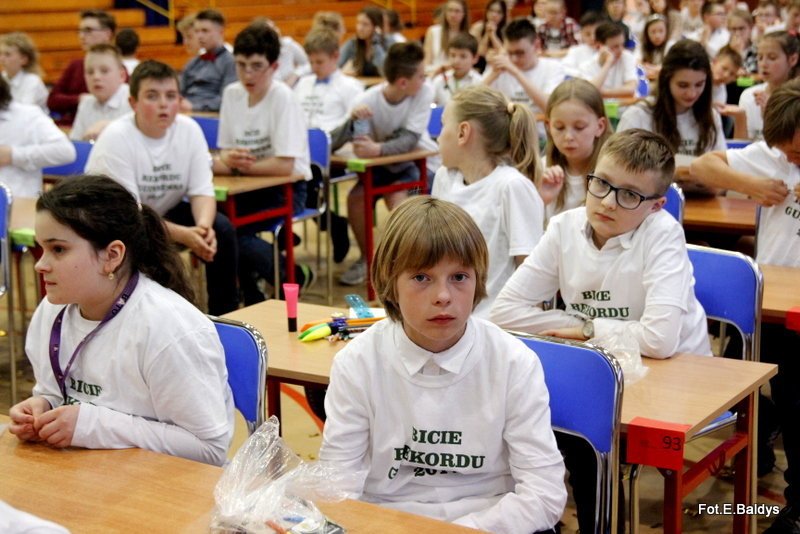 Matematyczny rekord w SP 13 (zdjęcia i film)