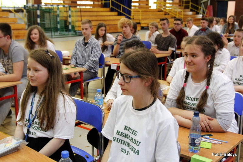 Matematyczny rekord w SP 13 (zdjęcia i film)