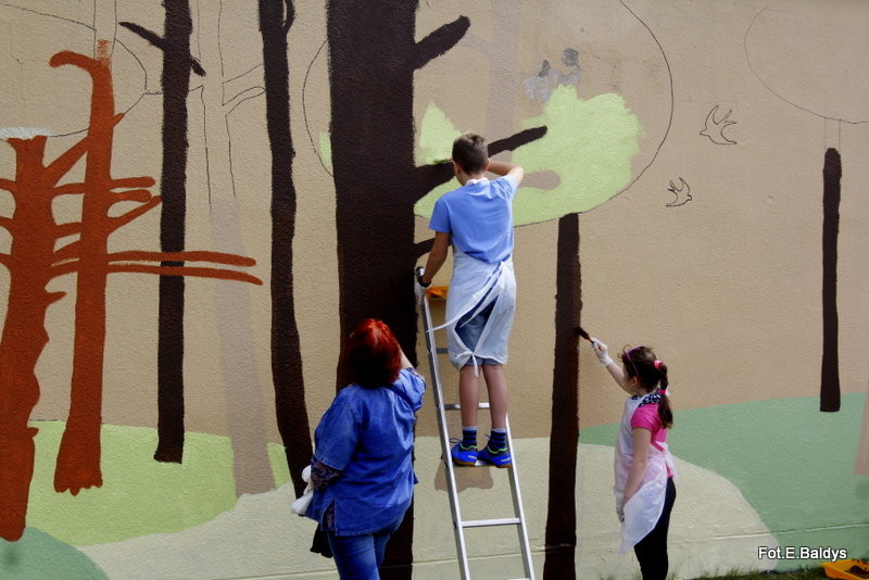 Garaże na Przylesiu pomalowane (zdjęcia, film)