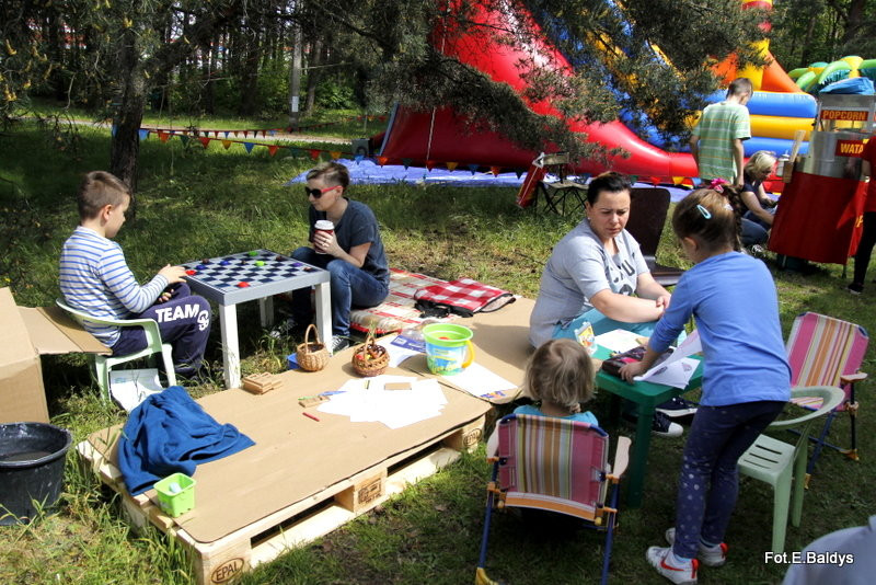 Garaże na Przylesiu pomalowane (zdjęcia, film)