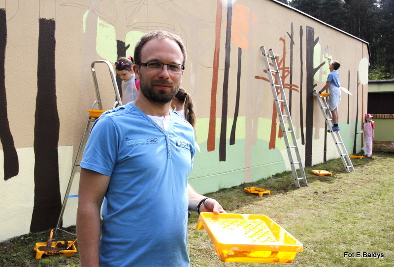 Garaże na Przylesiu pomalowane (zdjęcia, film)