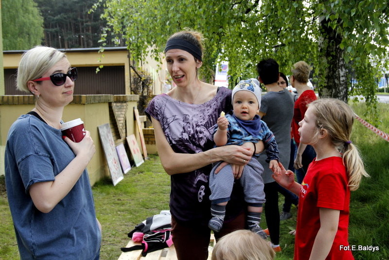 Garaże na Przylesiu pomalowane (zdjęcia, film)