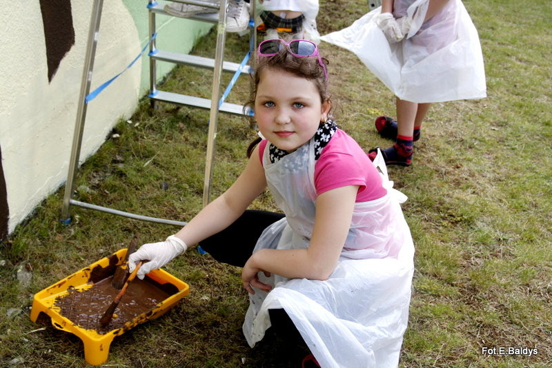 Garaże na Przylesiu pomalowane (zdjęcia, film)