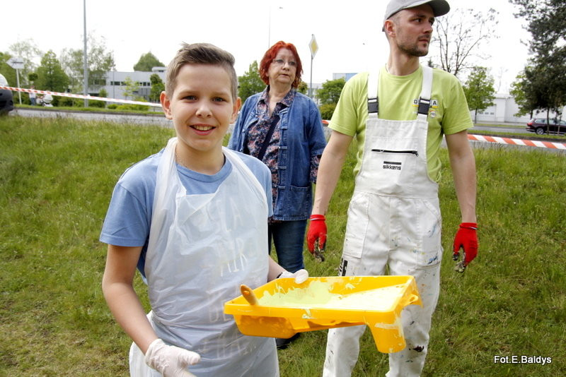 Garaże na Przylesiu pomalowane (zdjęcia, film)