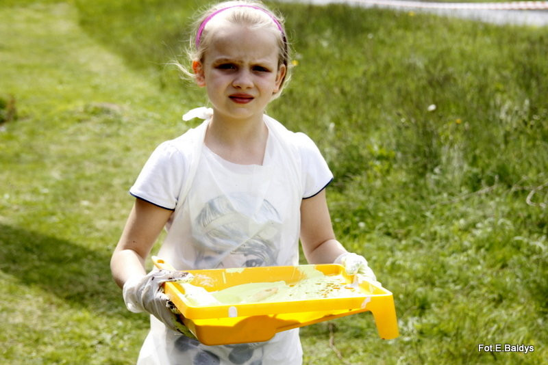 Garaże na Przylesiu pomalowane (zdjęcia, film)