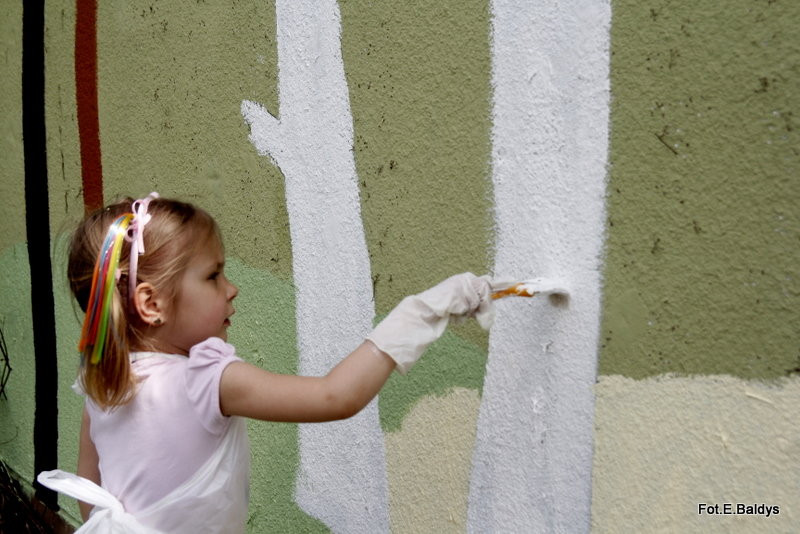 Garaże na Przylesiu pomalowane (zdjęcia, film)
