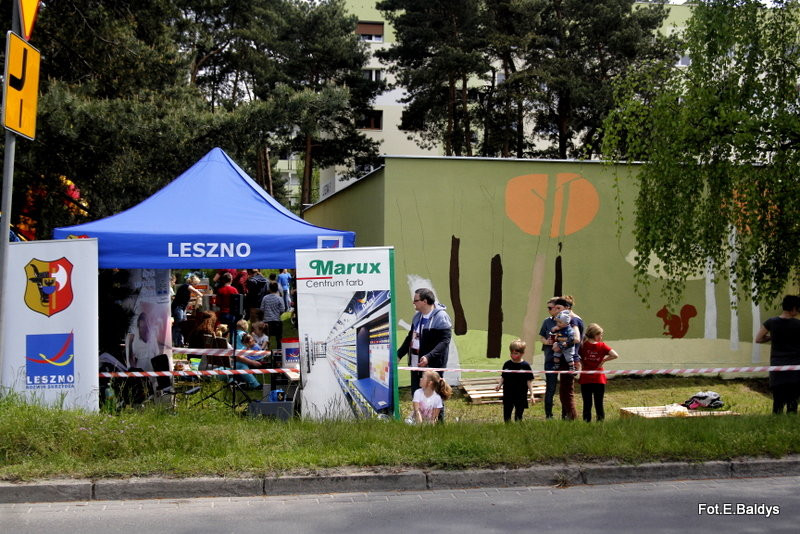 Garaże na Przylesiu pomalowane (zdjęcia, film)