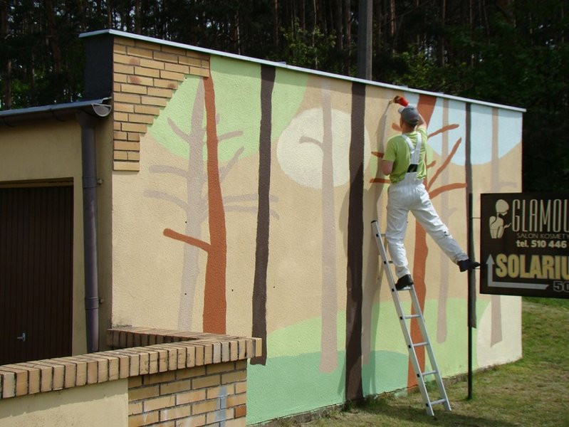 Garaże na Przylesiu pomalowane (zdjęcia, film)