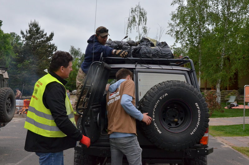 Dwa kontenery śmieci zebrano w Boszkowie (zdjęcia)