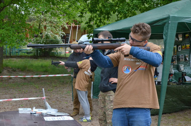 Dwa kontenery śmieci zebrano w Boszkowie (zdjęcia)