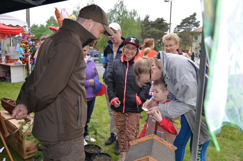 Dwa kontenery śmieci zebrano w Boszkowie (zdjęcia)