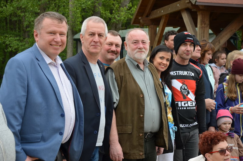 Dwa kontenery śmieci zebrano w Boszkowie (zdjęcia)