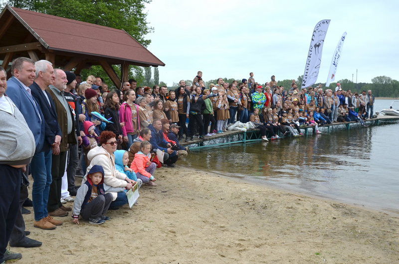 Dwa kontenery śmieci zebrano w Boszkowie (zdjęcia)