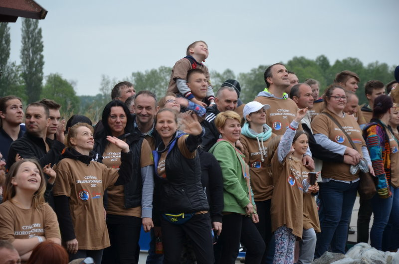 Dwa kontenery śmieci zebrano w Boszkowie (zdjęcia)