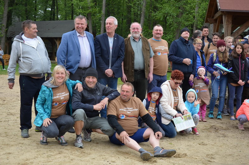 Dwa kontenery śmieci zebrano w Boszkowie (zdjęcia)