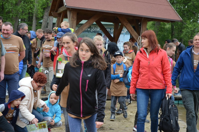 Dwa kontenery śmieci zebrano w Boszkowie (zdjęcia)
