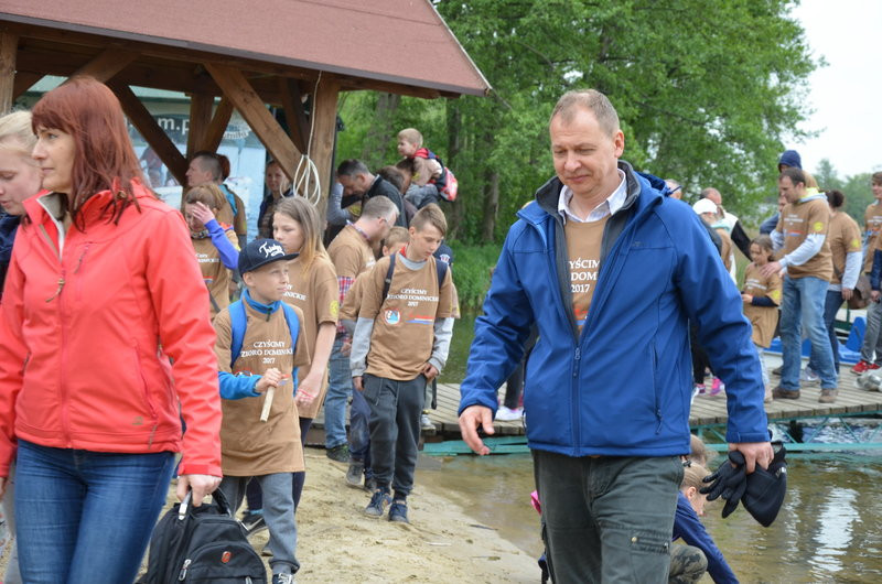 Dwa kontenery śmieci zebrano w Boszkowie (zdjęcia)