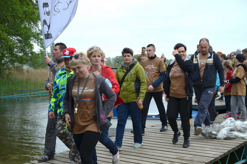 Dwa kontenery śmieci zebrano w Boszkowie (zdjęcia)