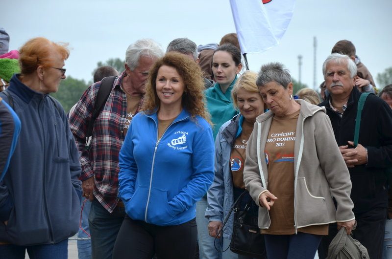 Dwa kontenery śmieci zebrano w Boszkowie (zdjęcia)