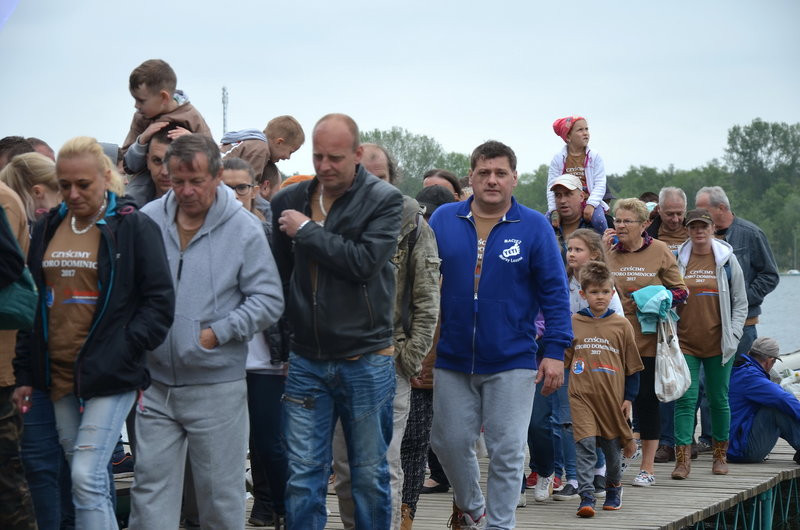 Dwa kontenery śmieci zebrano w Boszkowie (zdjęcia)