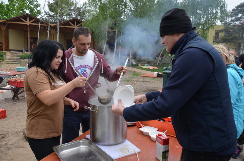 Dwa kontenery śmieci zebrano w Boszkowie (zdjęcia)