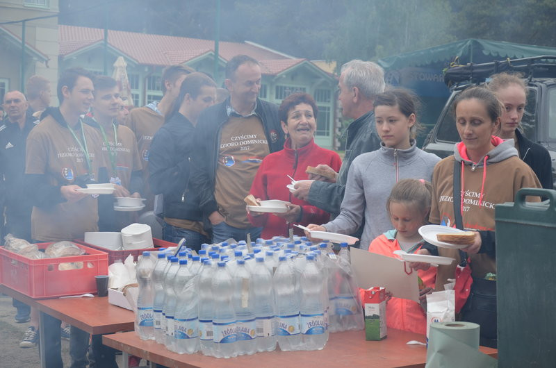 Dwa kontenery śmieci zebrano w Boszkowie (zdjęcia)