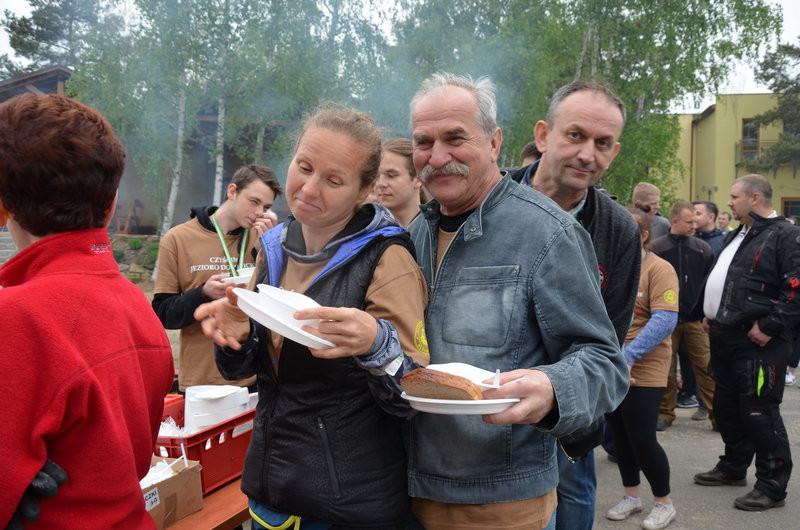 Dwa kontenery śmieci zebrano w Boszkowie (zdjęcia)