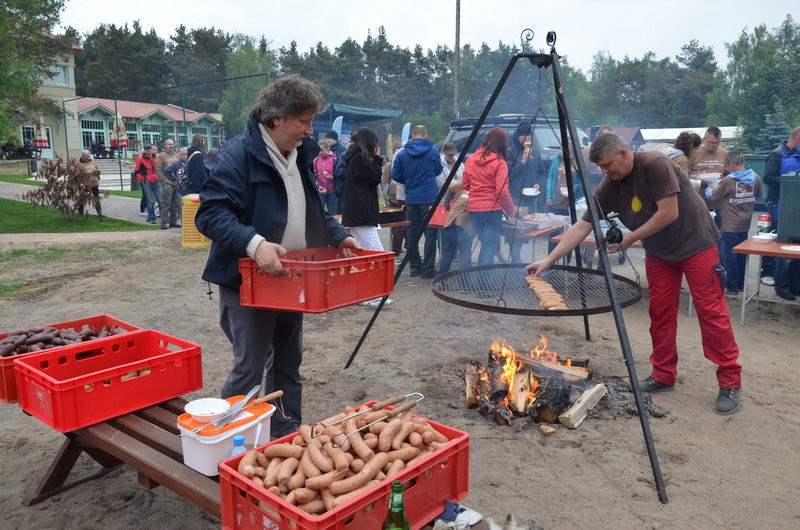 Dwa kontenery śmieci zebrano w Boszkowie (zdjęcia)