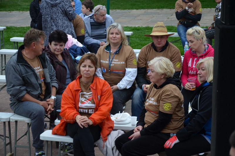 Dwa kontenery śmieci zebrano w Boszkowie (zdjęcia)