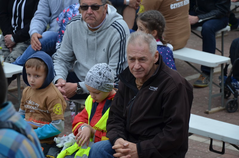 Dwa kontenery śmieci zebrano w Boszkowie (zdjęcia)