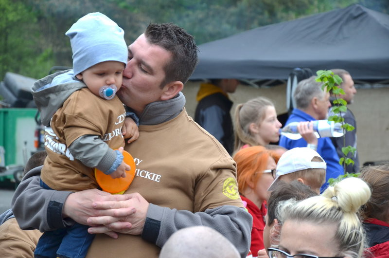 Dwa kontenery śmieci zebrano w Boszkowie (zdjęcia)