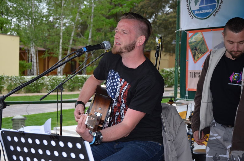 Dwa kontenery śmieci zebrano w Boszkowie (zdjęcia)