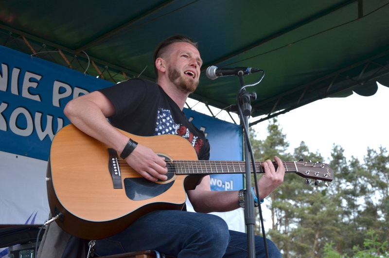 Dwa kontenery śmieci zebrano w Boszkowie (zdjęcia)